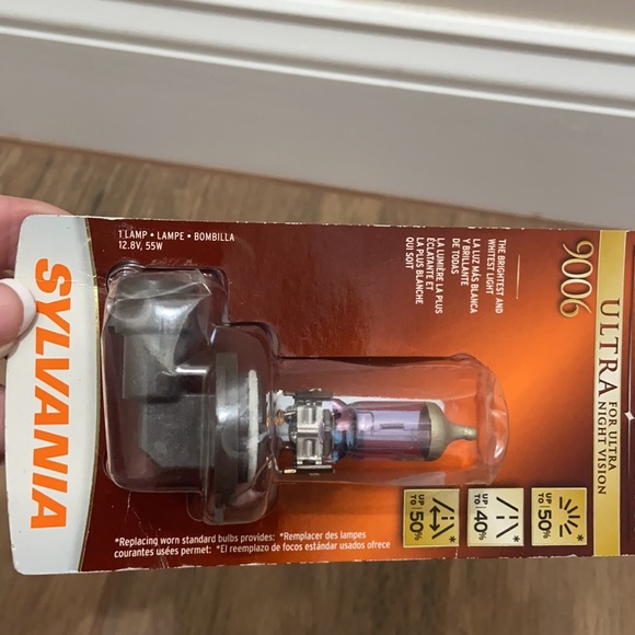 Sylvania SilverStar Ultra Halogen Headlight Bulb - Picture 3 of 5
